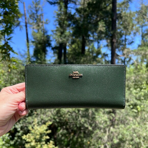 Coach Handbags - COACH Green Crossgrain Bifold Leather Wallet with Gold Hardware AUTHENTIC